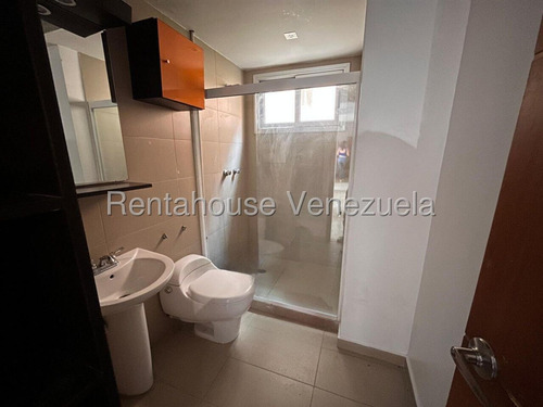 Julian Galindez Vende Amplio Apartamento Con Planta Electrica En Monte Real Barquisimeto #25-22257