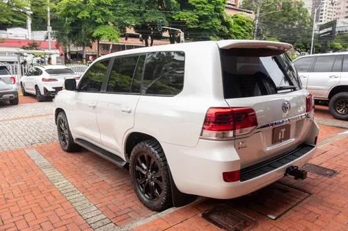 Toyota Land Cruiser Lc200 Vxr 4.6 At 4x4 2021 Blindaje 2+