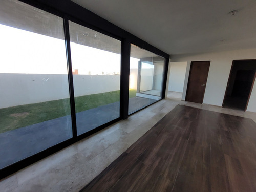 Imagen 8 de 24 de Vista Al Hoyo 3 Y La Ciudad Con Cuarto De Juegos