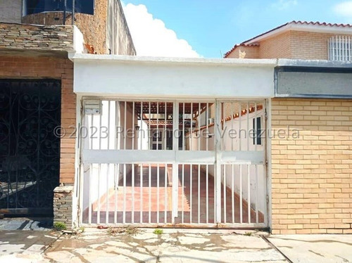 Casa En Venta El Parral Calle Cerrada 24-7481 