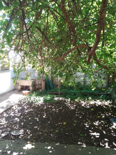 Departamento En Alquiler A Pocas Cuadras Del Centro De Monte Grande!! (entrada Compartida) Juan De Garay 288 Fondo