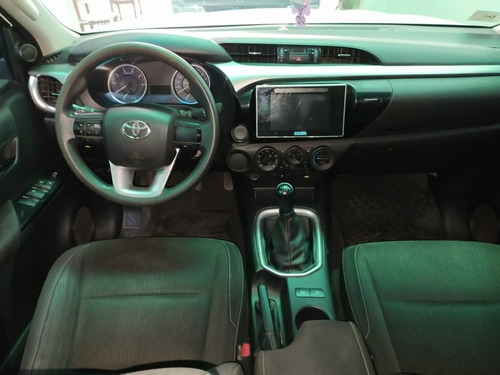 Imagen 4 de 6 de Toyota Hilux 2.4 C/d Sr 150cv 4x2