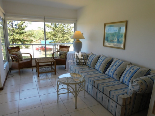 Alquila Apartamento 3 Dormitorios , 2 Baños-ref:2521