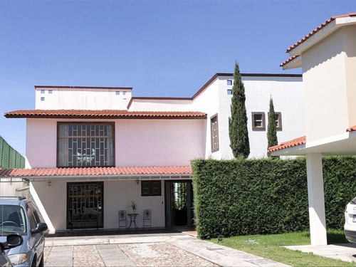 Invierte En Metepec: Casa Para Remodelar En Privada De Alta Gama