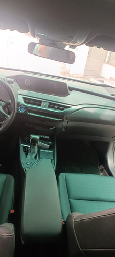 Lexus UX 2.0 Dynamic Aut. 5p Hibrido