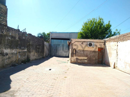 Venta Galpón Con Oficinas En Felipe More 1800