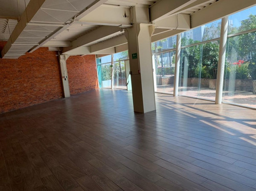 Imagen 2 de 10 de Local Comercial En Plaza Ufit
