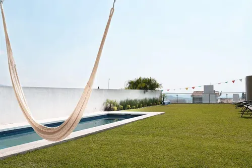 Casa Moderna Con Alberca Y Jardín, En Fraccionamiento Con Seguridad