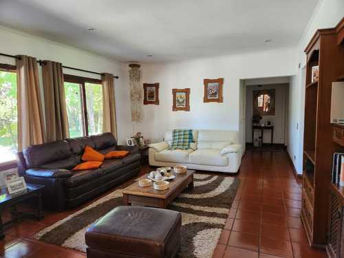 Calera De Tango | 4d 5b + Serv. | 5000m2 Terr. / 383m2 Const