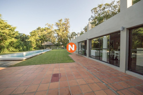 Casa En Venta, Golf, Punta Del Este, 4 Dormitorios.- Ref: 206972