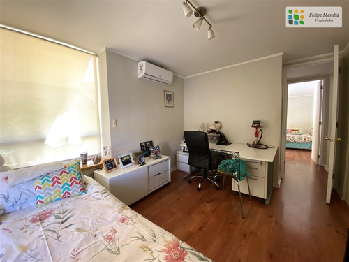 Impecable En Condominio 5 Dorm. Servicio Y Sala De Estar.