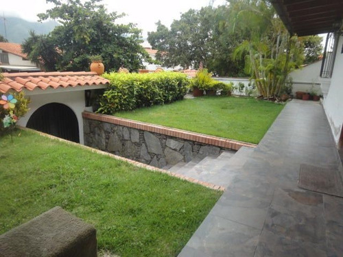 Imagen 2 de 28 de 22-15233 Casa Amplia Ubicada En Urbanización Cerrada Y Vista Al Avila