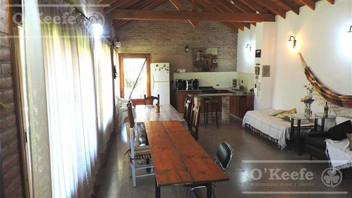 Imagen 27 de 30 de En Berazategui Hermoso Chalet De 8 Ambientes Con Parque Y Pileta En Venta Sobre Terreno De 1940m2.