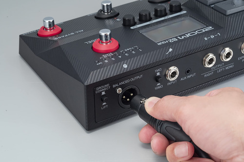 Procesador Multiefectos Para Graves Zoom B2 Four Con 6 Cajas