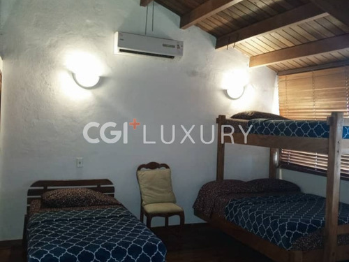 Cgi + Luxury Ofrece En Alquiler Vacacional Villa Retiro