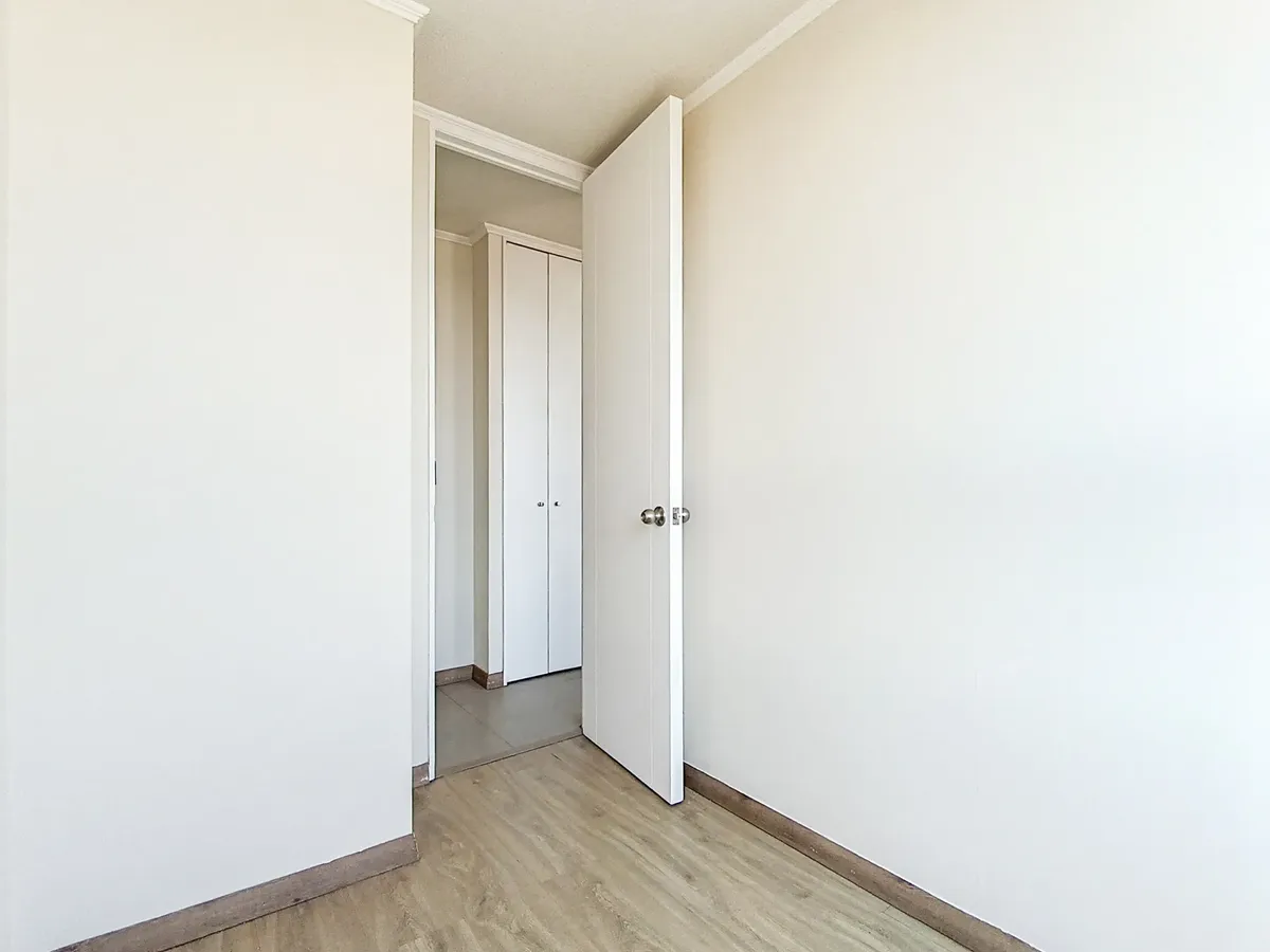 Imagen 5 de 18 de Edificio C. Venecia (1 Bod.) Vista Poniente Piso 4