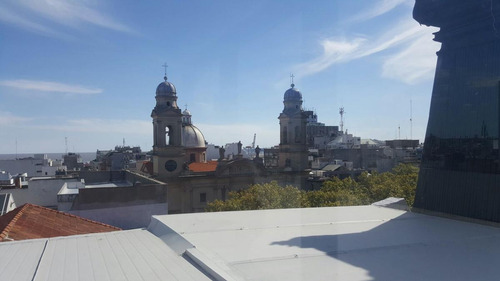 Imagen 2 de 11 de Sarandí Frente A La Plaza Matríz