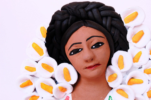 Imagen 2 de 4 de Escultura Vendedora De Flores. Aripo
