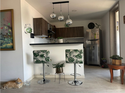 Apartamento, Laureles Hermoso Con Parqueadero