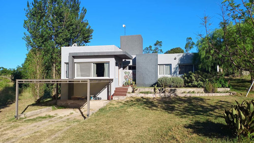 Casa Dos Dormitorios Categoria Tanti Centro. Barrio Cerrado