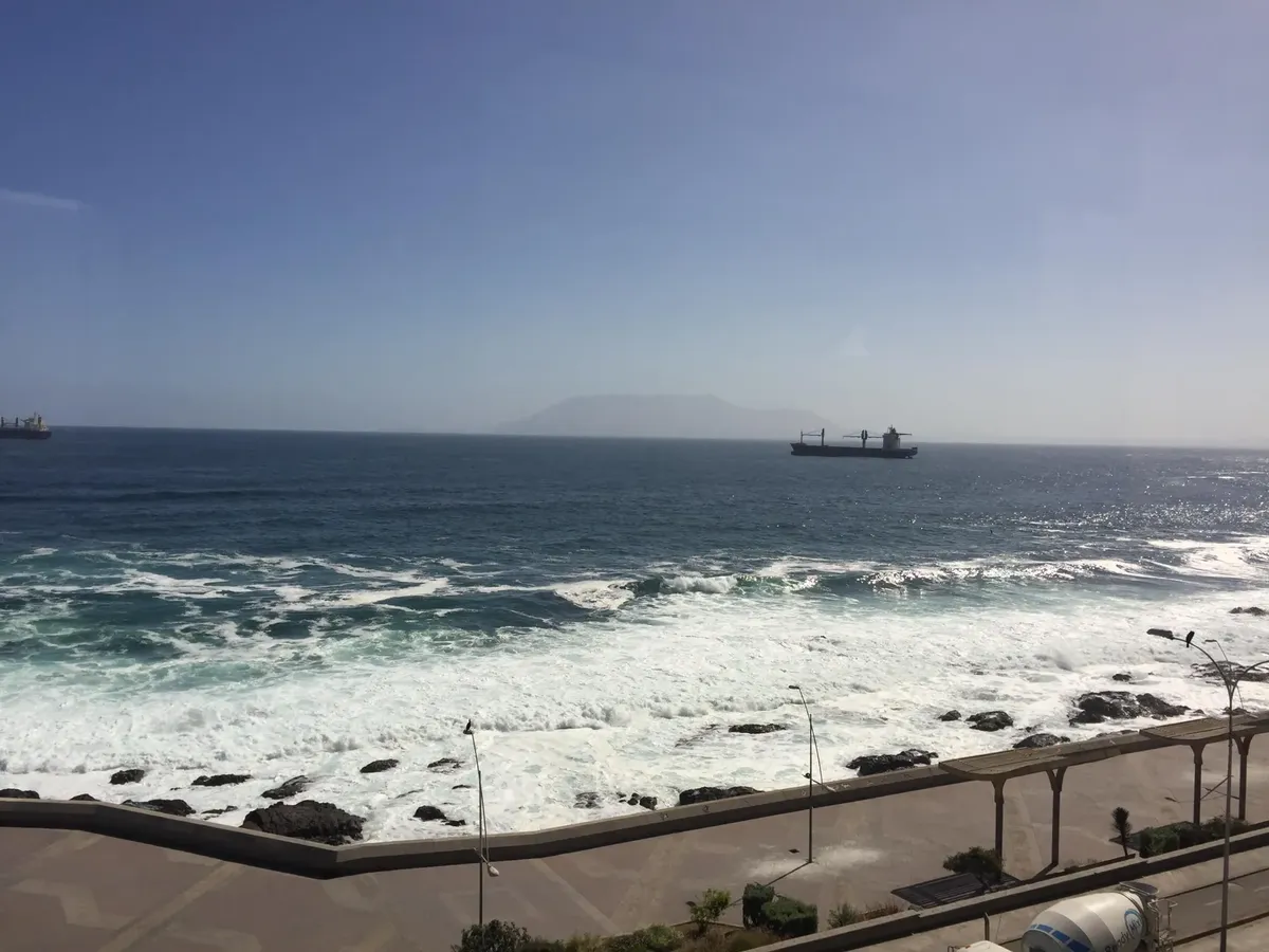 Imagen 2 de 18 de Departamento Con Increible Ubicacion Frente Al Mar Sector Ba