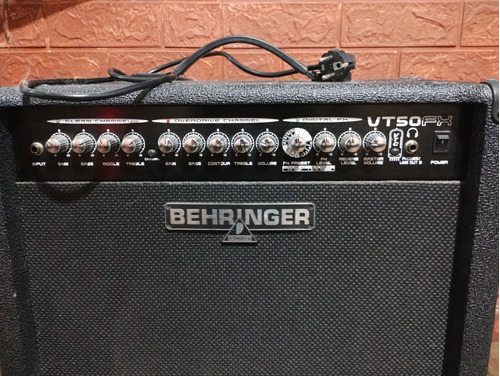 Amplificador Behringer 