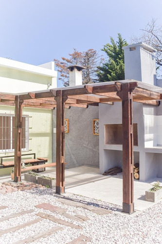 Imagen 4 de 12 de Venta De Espectacular Casa Reciclada En El Corazon De Sayago Con Renta