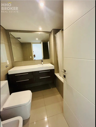 Apartamento De 2 Dormitorios En Venta, Playa Mansa, Punta Del Este.