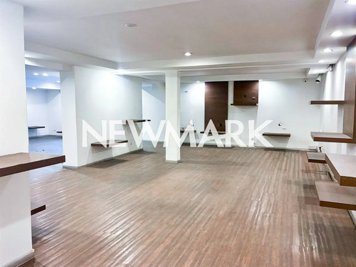 Amplia Propiedad Comercial En Arriendo