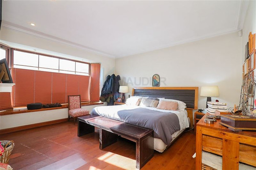 Casa En Venta De 5 Dorm. En Las Condes