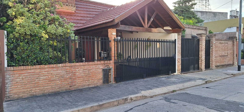 Casa Chalet  En Venta En Liniers, Capital Federal, Buenos Aires