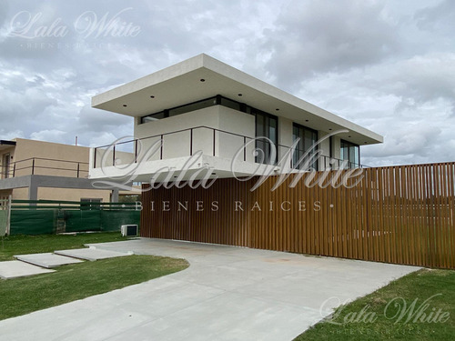 Casa En Venta En Lares De Canning
