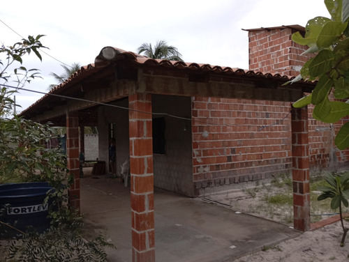 Pequeno Sítio Com Uma Casa De Dois Quartos, Sala, Cozinha