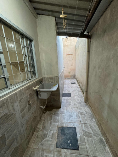 Casa Reformada Com 2 Quartos E 2 Banheiros No Morro Da Cruz