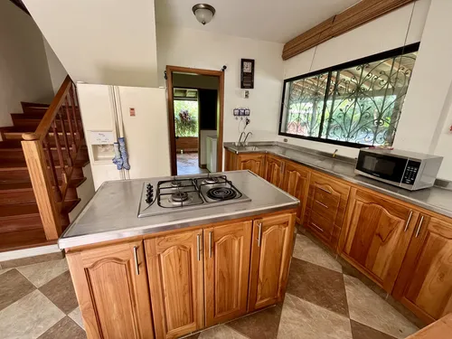 Finca Exclusiva En San Jerónimo Con Piscina Y Amplios Espacios