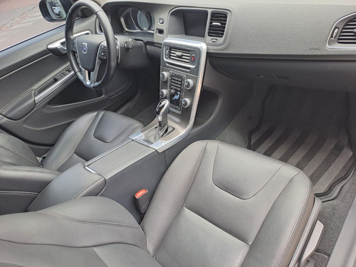 Imagen 9 de 10 de Volvo S60 2.0 T6 High Luxury