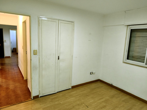 Departamento 4 Ambientes. Amaro Giura 1341 Piso 9 32 Avellaneda