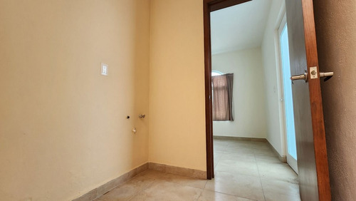 Casa En Renta De 1 Planta En Residencial Misión San Jerónimo, 2 Hab.