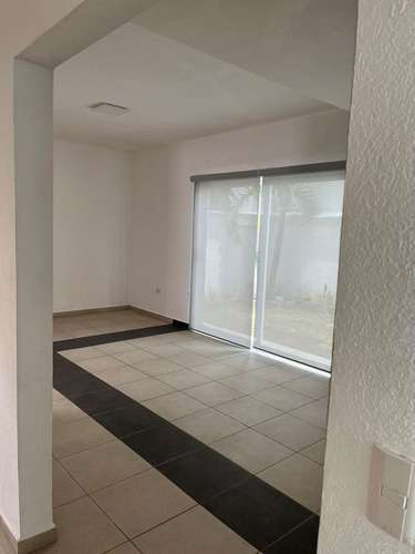 Fracc Las Palmas Casa En Venta Excelente Estado , 3 Recámaras Con A/c Y Persianas