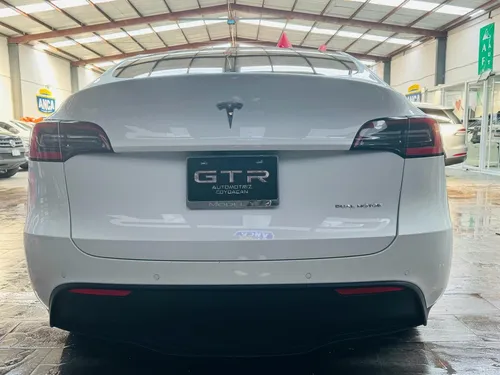 Tesla Model Y Manejo Autonomo 2020