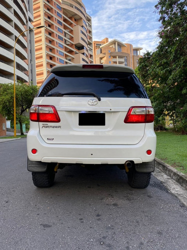 Imagen 5 de 13 de Toyota Fortuner