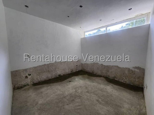 Estupenda Casa En Venta En Alto Hatillo. N E G O C I A B L E