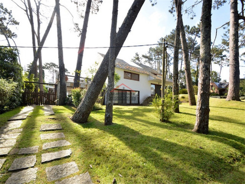 Casa En Venta Playa Mansa Punta Del Este- Ref: 5517