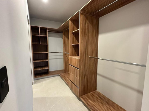Se Vende Hermosa Residencia Con Diseño De Autor En Lomas De Juriquilla