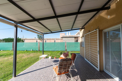 Casa En Venta Dos Dormitorios Roldan