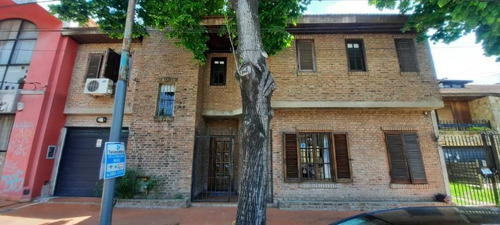 Imagen 1 de 14 de Chalet En Venta En Castelar Norte