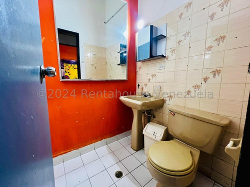 Casa Comercial / Local En La Barraca Maracay. Ljsa 25-16082