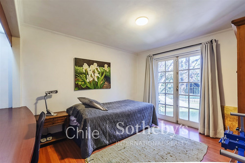 Casa En Venta De 8 Dorm. En Lo Barnechea