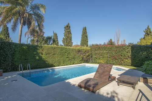 Venta Casa Banco Provincia Country Club. Piscina Quincho Excelente Lote Esquina