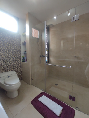 Town House En Venta. Urb. Santa Eduvigis